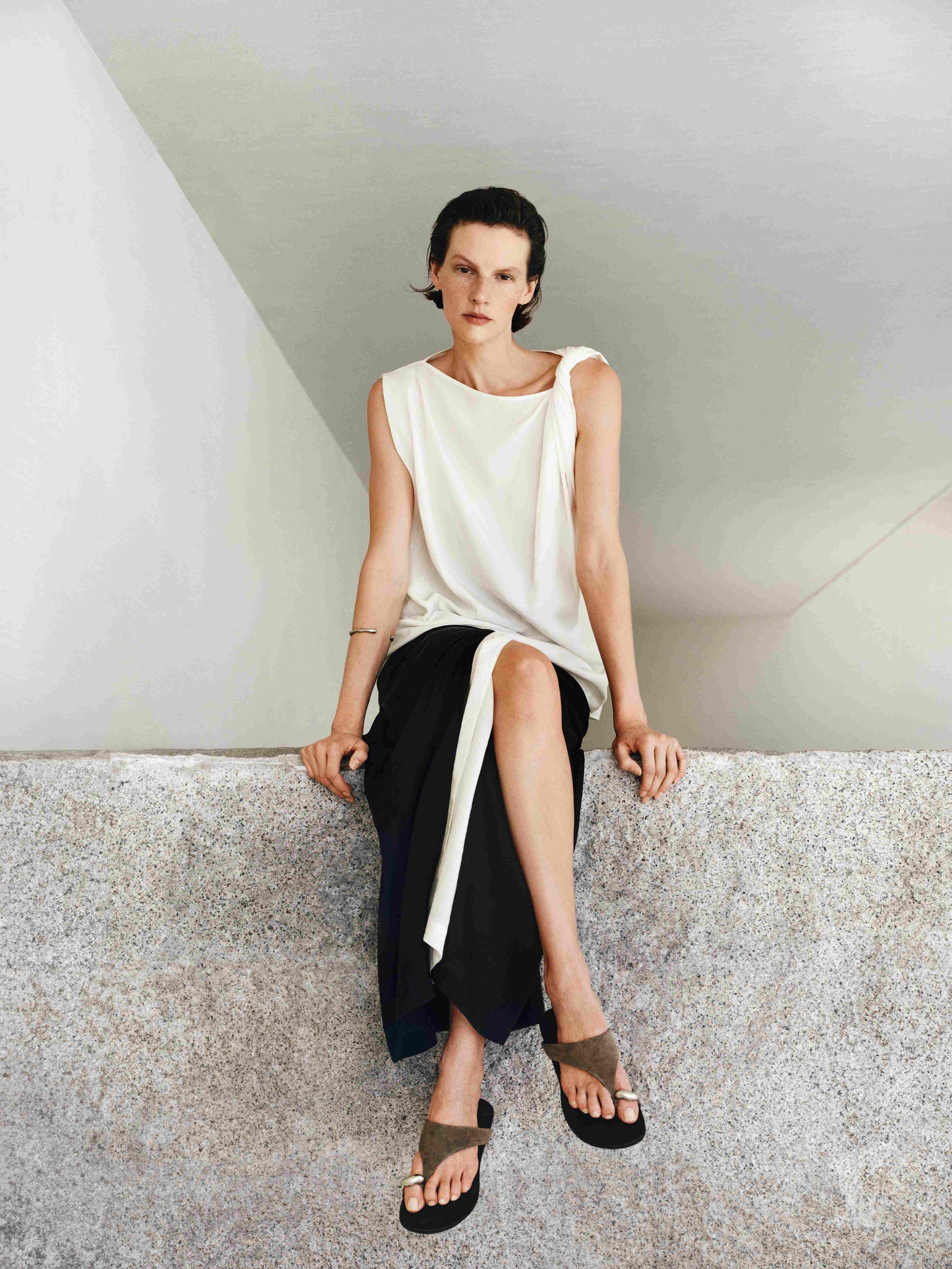 EDITION Linen Blend Draped Asymmetric Top